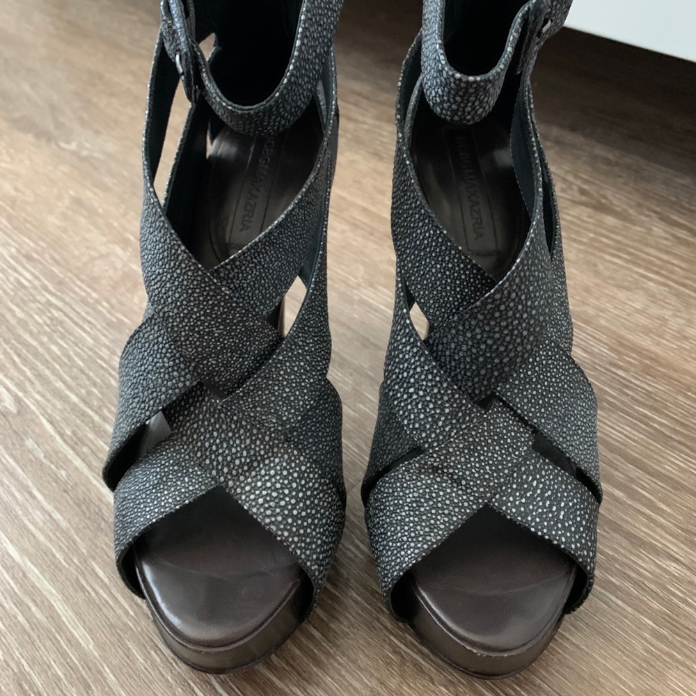 BCBG Stingray Stiletto Platforms • 6.5